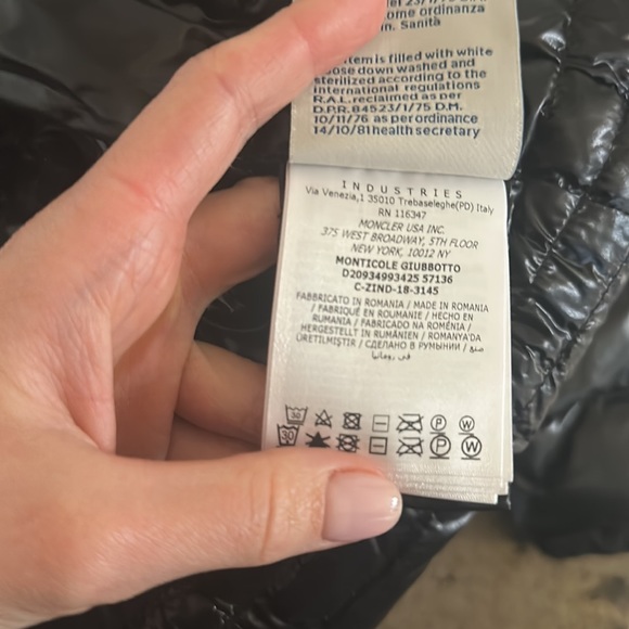 Moncler
Aredhel Hooded Down Parka with Removable Genuine Fox
Fur Trim
Sold out - Picture 10 of 16